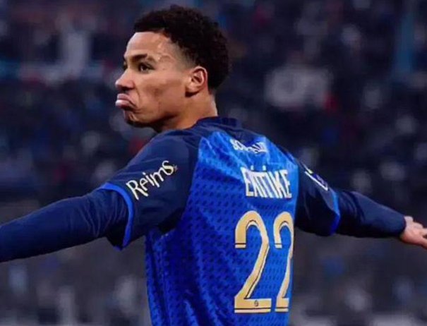 曼联标价奥纳纳、齐尔克泽及乌加特