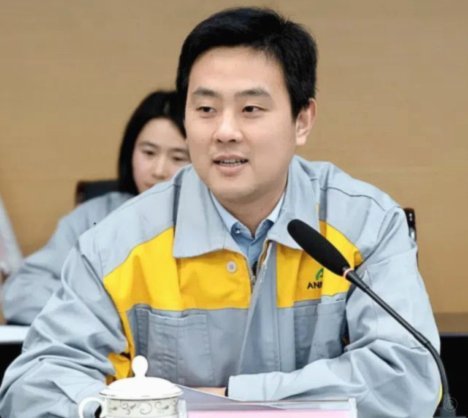 新鹏城风暴：总监怒控主帅“干预”