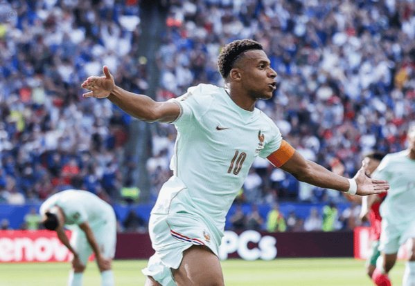 法国队对阵FIFA前10进球榜：姆巴佩18球断档第一，本泽马8球