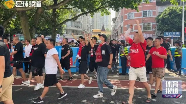 成都球迷炸锅：连续战平铜梁龙，蓉城需赢回主场士气