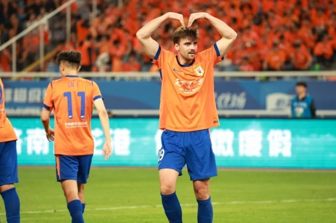 中超-克雷桑刘洋闪击李小恒替补破门 泰山3-1送海牛6连败