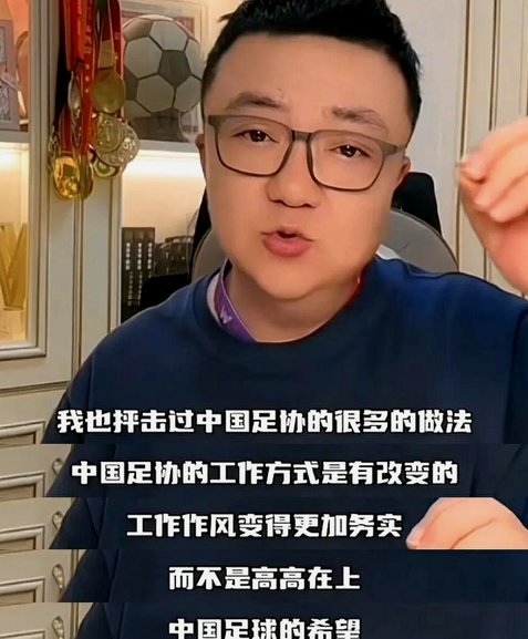 董路：北京国安的防守连足球小将的一根毛都不如！